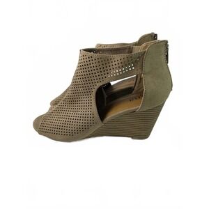 a.n.a. a new approach Open Toe Wedge Heel Sandals Cascade Wide Camel Size 9.5